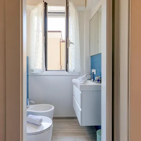 Casa Del Geco - Happy