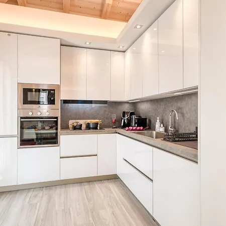 Casa Del Geco With Terrace And Parking - Happy Apartment